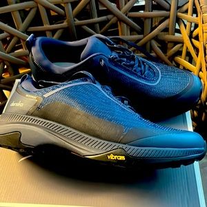 New Dansko Makayla Mesh Navy Vibram  Waterproof Sneakers 41 W10.5-11 M7.5-8 NWB